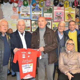 Gianfranco Cavallo insieme a Franco Balmamion, Italo Zilioli e altri nomi noti del ciclismo italiano, ospiti al Museo della Bicicletta di Bra