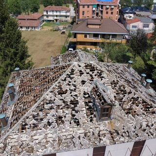 I tetti danneggiati dalla grandine lo scorso 6 luglio I tetti danneggiati dalla grandine lo scorso 6 luglio