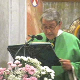 Ordinato sacerdote nel 1975, don Ugo è stato per vent’anni parroco a San Damiano Macra e in alta valle Maira Ordinato sacerdote nel 1975, don Ugo è stato per vent’anni parroco a San Damiano Macra e in alta valle Maira