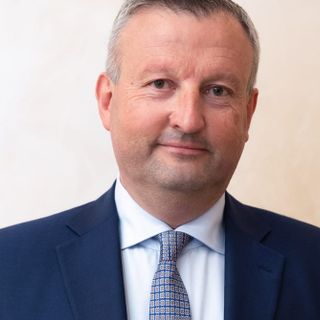 Ezio Raviola, monregalese, dopo due anni di presidenza alla Fondazione Cassa di Risparmio di Cuneo approda in Compagnia San Paolo