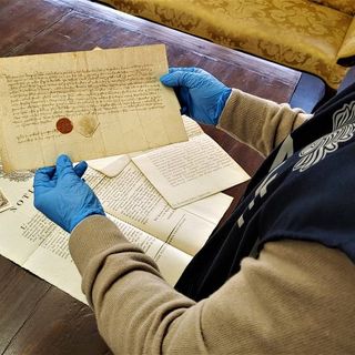 Documenti antichi del valore di 2 milioni di euro nascosti da un confratello infedele nei locali dei Battuti Neri di Bra