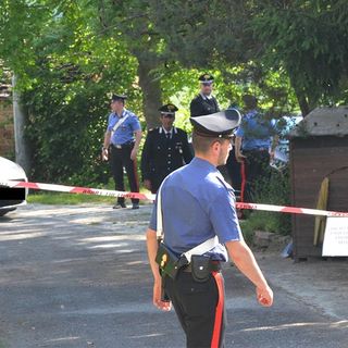 I carabinieri sul luogo dell'omcidio, foto Targatocn
