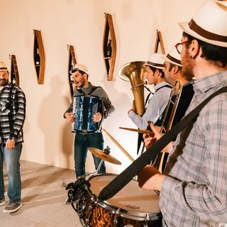 I FORA 'D TUVA CON CANTÈ J'EUV