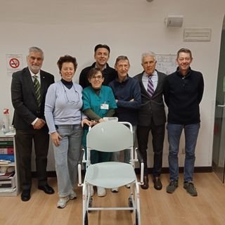 Carrù, una sedia pesa-persona donata alla Casa di Riposo "Garneri"
