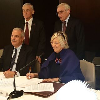 La firma della fusione tra le Fondazioni CrC e CrB