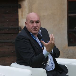 Crosetto in volo verso l'Italia: "Utilizzo un volo militare. Ho pagato il triplo della tariffa"