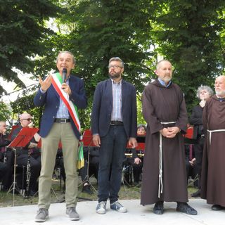 I giardini intitolati del Belvedere intitolati a Padre Ettore Molinaro Da sinistra: Luciano Messa, Gianni Fogliato, Fabio Bailo, i padri Alberto, Oreste ed Ottavio