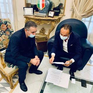 Franco Graglia in ufficio con Alberto Cirio