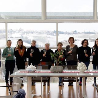 Il gruppo di imprenditrici vitivinicole di Monforte d'Alba che ha fondato "L'anello forte"