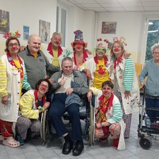 Risate e nasi rossi: quando la terapia della gioia invade la residenza “Montepulciano” di Bra Risate e nasi rossi: quando la terapia della gioia invade la residenza “Montepulciano” di Bra