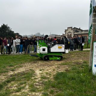 Nel progetto di viticoltura di precisione oltre 150 studenti dell'Enologica di Alba Nel progetto di viticoltura di precisione oltre 150 studenti dell'Enologica di Alba