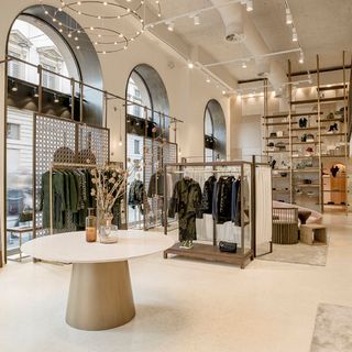 Il flagship store di Caractère in piazza della Scala a Milano