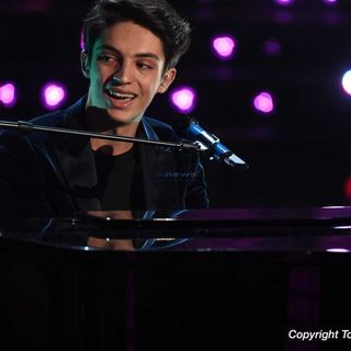 Matteo Romano, ieri sera, alla finale di Sanremo Giovani