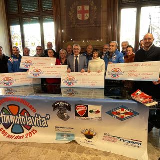 Alba, un Natale nel segno della solidarietà, grazie a “Mettinmotolavita”