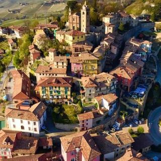 L'incantevole centro storico di Monforte d'Alba