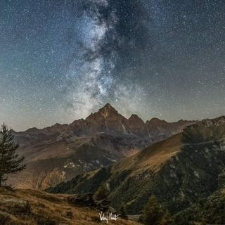 Lo splendido scatto del Monviso di notte ripreso da Valerio Minato