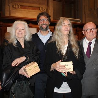 Alba, inaugurata la mostra "Lynn Davis &amp; Patti Smith"