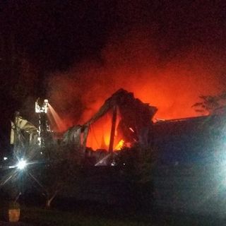 Le immagini dell'incendio scoppiato nella notte tra il 21 e 22 ottobre 2022