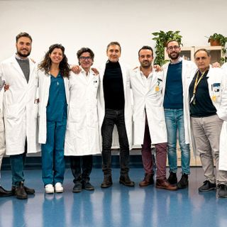 L'équipe in organico alla Struttura di Ortopedia e Chirurgia Protesica con al centro il direttore, dottor Marco Schiraldi,