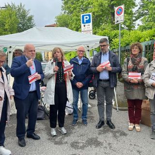 Pentenero al presidio tenuto lunedì scorso di fronte all'ospedale Santa Croce di Cuneo. Domani sarà a Verduno