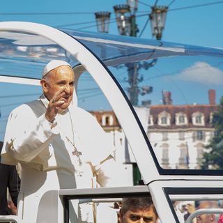 Progressivo miglioramento per Papa Francesco. Stamattina ha letto i quotidiani e si è raccolto in preghiera