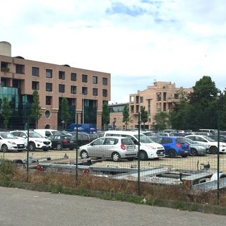 La foto ritrae il parcheggio Inail in Piazza Prunotto ad Alba