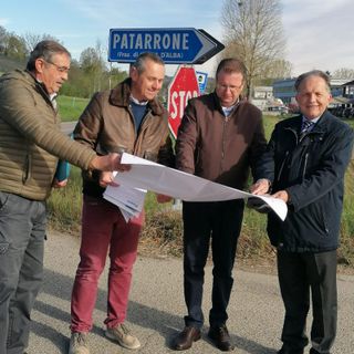 Rotatoria di Patarrone a Vezza d’Alba, consegnati i lavori