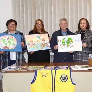 Scelti i disegni vincitori del “Poster per la Pace&quot;, concorso del Lions Club Carrù-Dogliani
