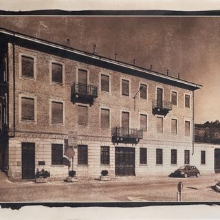 A Barolo una mostra di fotografie sviluppate e stampate con il vino