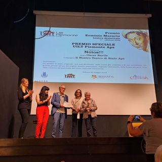 "Il nostro teatro di Sinio" sorride: due premi e una grande festa per i suoi 43 anni "Il nostro teatro di Sinio" sorride: due premi e una grande festa per i suoi 43 anni