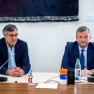 Alcuni momenti dell'incontro tecnico tenuto alla presenza del presidente della Fondazione Crc Ezio Raviola (a destra) dell’assessore regionale alla Sanità Luigi Genesio Icardi Alcuni momenti dell'incontro tecnico tenuto alla presenza del presidente della Fondazione Crc Ezio Raviola (a destra) dell’assessore regionale alla Sanità Luigi Genesio Icardi
