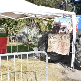 Una trentina i trattori in partenza da Cuneo: la protesta degli allevatori piemontesi si sposta a Sanremo