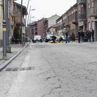 La scena della sparatoria, lungo via Garibaldi a Gallo Grinzane (foto Barbara Guazzone)