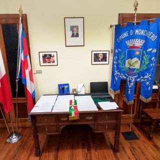 La sala Consigliare del municipio di Monchiero La sala Consigliare del municipio di Monchiero