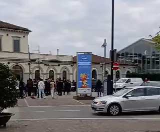 Rissa ai giardini della stazione di Bra: quattro denunciati Rissa ai giardini della stazione di Bra: quattro denunciati