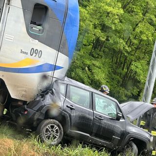 Auto urtata da treno sulla Alba-Bra: riattivata la circolazione ferroviaria