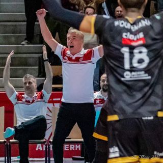 L'esultanza di Silvano Prandi: il suo Chaumont è in semifinale (Foto Chaumont Volley-Ball 52 Haute-Marne)