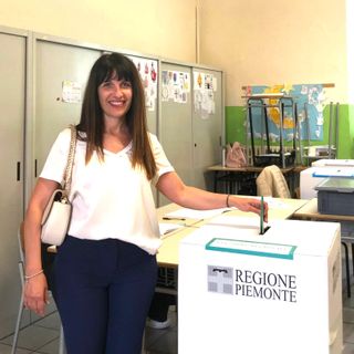 "Oggi portiamo a termine un progetto ambizioso": Simona Giaccardi al taglio del nastro della scuola Primo Levi di Fossano [VIDEO]