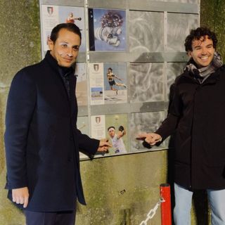 Il sindaco di Guarene Simone Manzone con il campione di pallapugno Massimo Vacchetto.