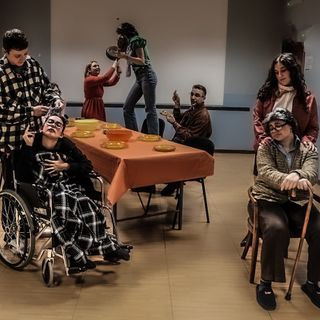 In foto una scena dello spettacolo "La sedia del nonno"