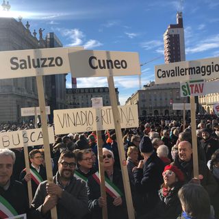 Il nord Italia scende in piazza a Torino per il sì Tav