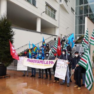 Picchetto questa mattina all'ingresso del nuovo ospedale