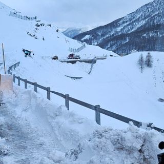 I lavori di sgombero dopo la valanga del 27 marzo