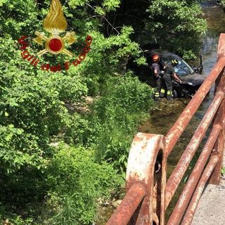 Auto finisce nel torrente Varaita a Rossana: conducente elitrasportato a Cuneo