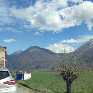 Il mezzo finito fuori strada