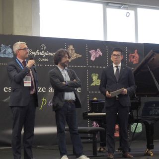 Laura Marzadori, primo violino del Teatro alla Scala di Milano e Chiara Opalio, pianista di fama internazionale, protagoniste nel primo appuntamento delle “Esperienze Artigiane sul Palco” di Confartigianato Cuneo