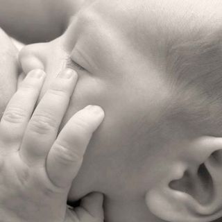 Ricerca della Città della Salute di Torino: "Il Covid non viene trasmesso dalla mamma positiva al neonato durante l'allattamento"