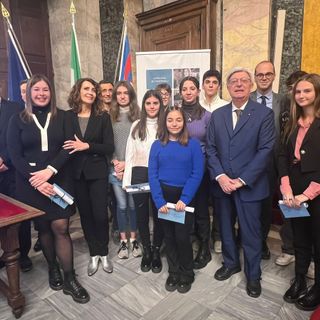 Amos premia i figli dei dipendenti che si sono distinti per meriti scolastici