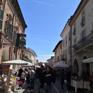 A Cherasco torna il grande mercato dell'antiquariato e del collezionismo