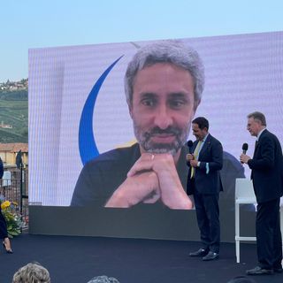 Il castello di Grinzane Cavour, sullo sfondo dell'assemblea dei Soci Egea